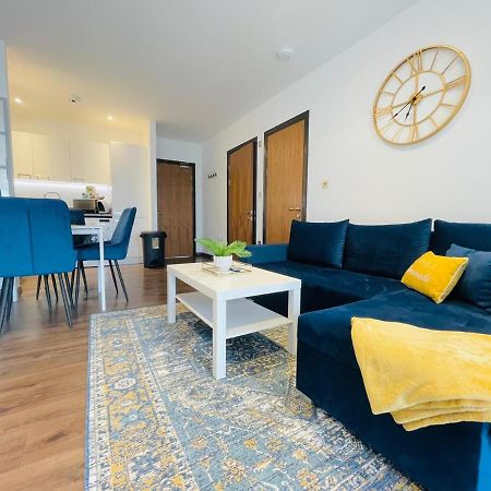 Park Street Apartment Luton By Hostaguest Dış mekan fotoğraf