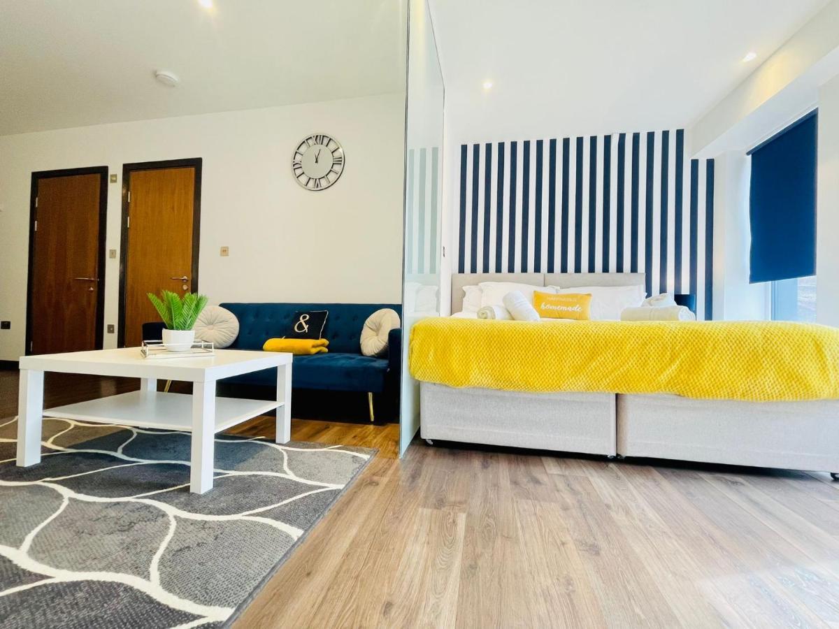 Park Street Apartment Luton By Hostaguest Dış mekan fotoğraf