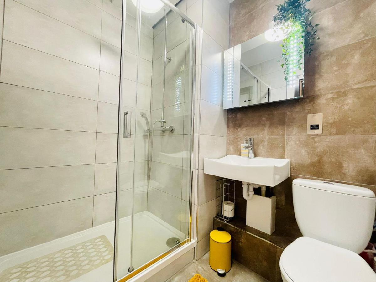 Park Street Apartment Luton By Hostaguest Dış mekan fotoğraf