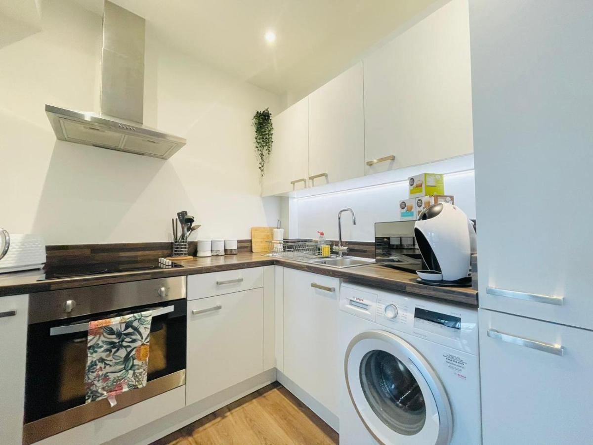 Park Street Apartment Luton By Hostaguest Dış mekan fotoğraf